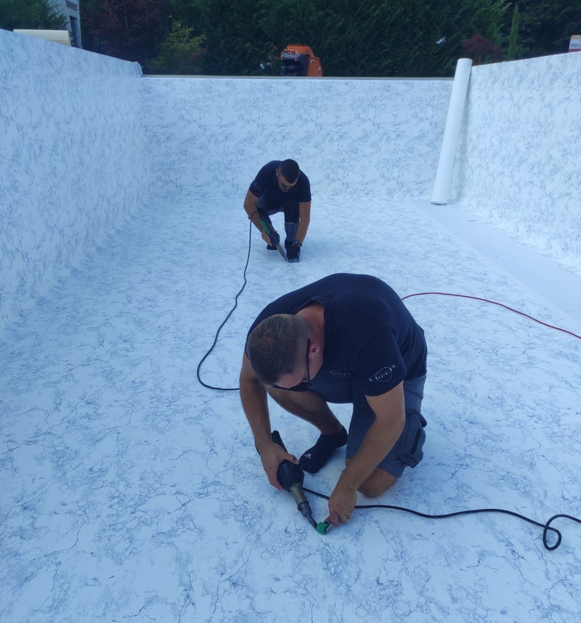 Hiper d.o.o. je tvrtka usmjerena na cjelovita rješenja u području projektiranja, izgradnje i opremanja bazena privatne i komercijalne namjene.